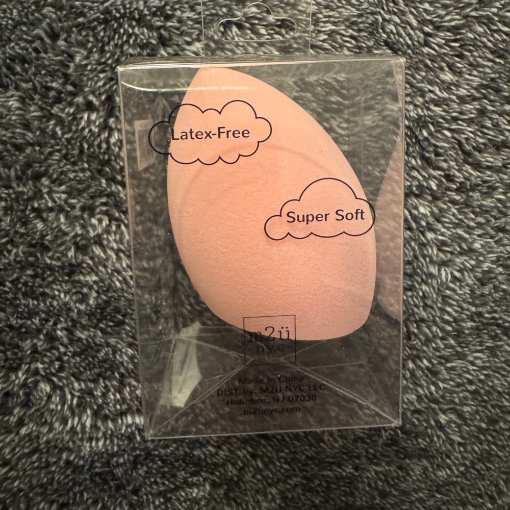 Makeup blending sponge